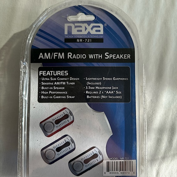 NAXA NR-721 AM/FM MINI POCKET RADIO BLACK WITH SILVER SPEAKER AND HEADPHONES - Picture 3 of 4